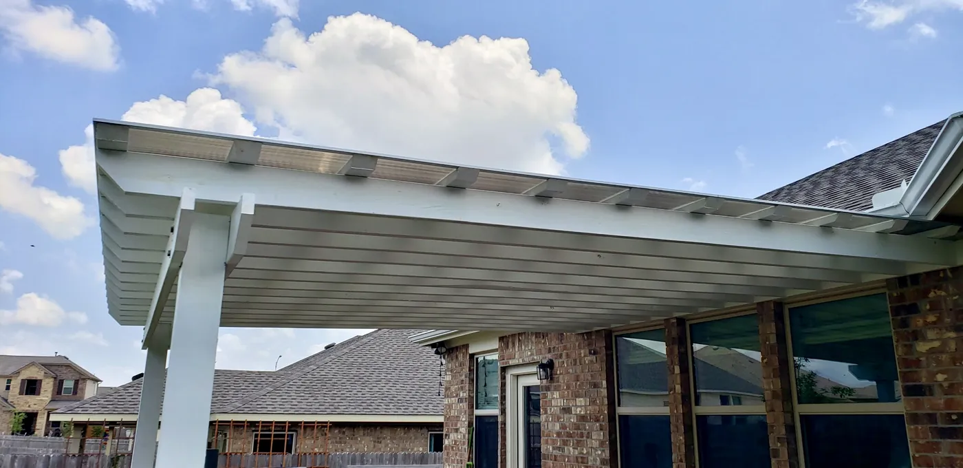 Attached pergola finished with an ice white polycarbonate roof